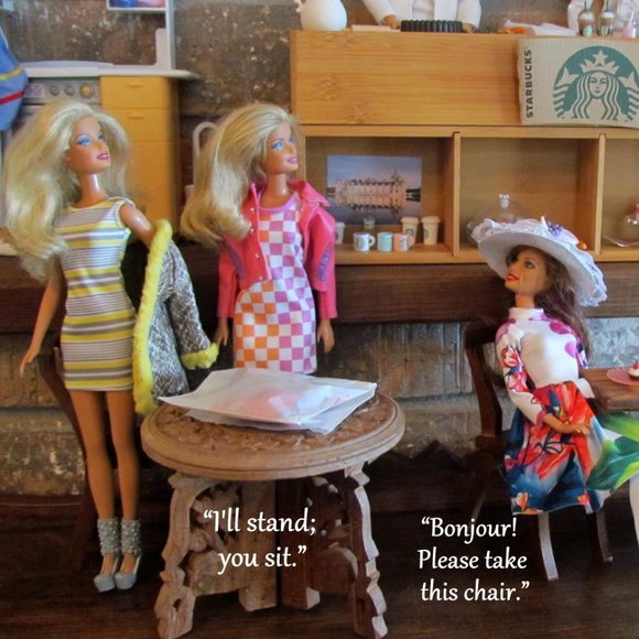 BARBIE DOLLS + 4 DRESSES, VINTAGE COAT & JACKET+ 2 PAIRS SHOES, 2 BLONDES MATTEL - Picture 6 of 12